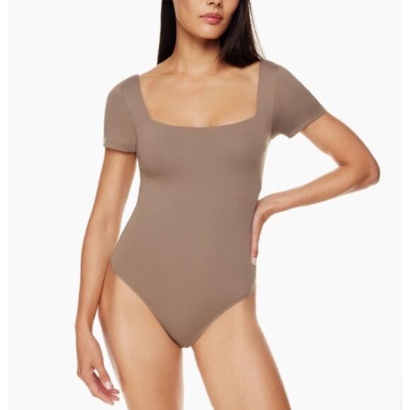 Babaton Contour Squareneck Short Sleeve Bodysuit NEW - Picture 1 of 6